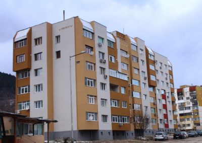 „Изпълнение на проектиране и изпълнение на СМР бъб бръзка с реализацията на Национална програма за енергийна ефективност на многофункционална жилищна сграда на територията на община Шумен по седем обособени позиции“Обособена позиция №2 „Проектиране и СМР на многофункционална жилищна сграда находяща се в гр. Шумен, ул. „Средна Гора“ № 7, бл. 5, вх. 1, вх. 2, вх. 3 и вх. 4